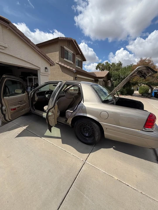 2002 Ford Crown Victoria - Image 16 of 18