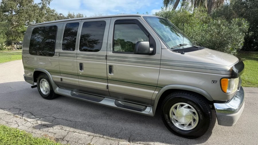 2002 Ford Econoline Van - Image 6 of 19