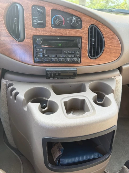2002 Ford Econoline Van - Image 16 of 19