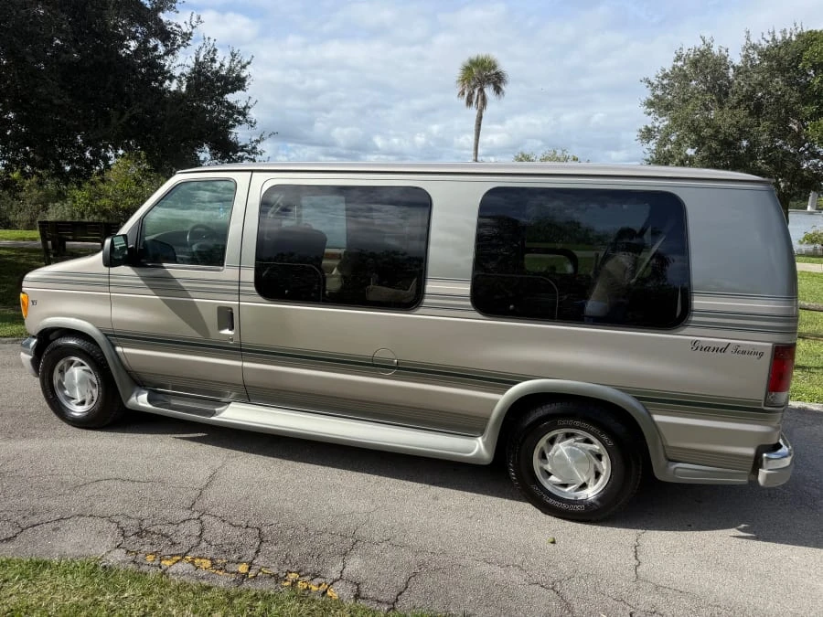 2002 Ford Econoline Van - Image 2 of 19