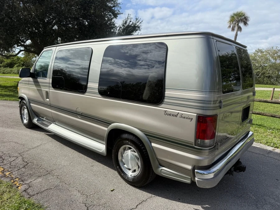 2002 Ford Econoline Van - Image 3 of 19
