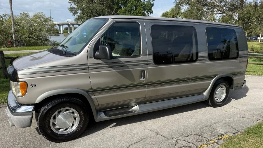 2002 Ford Econoline Van - Image 7 of 19