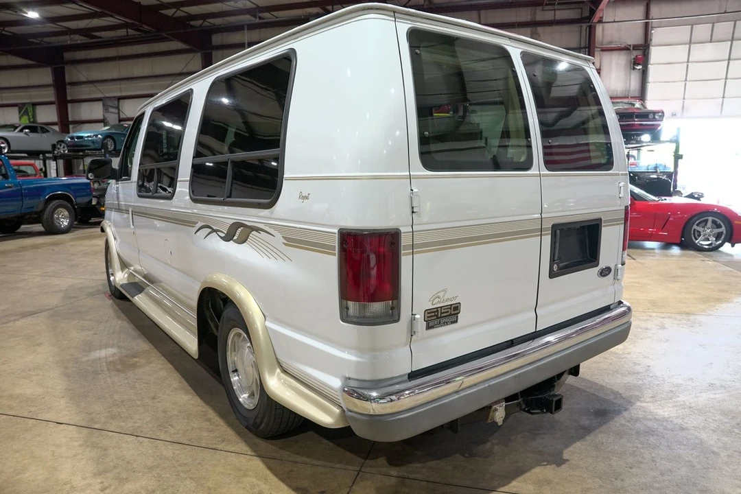 2002 Ford Econoline Van - Image 2 of 10