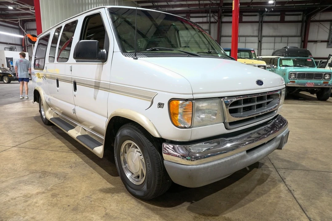 2002 Ford Econoline Van - Image 12 of 31