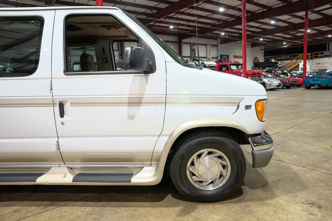 2002 Ford Econoline Van - Image 6 of 10
