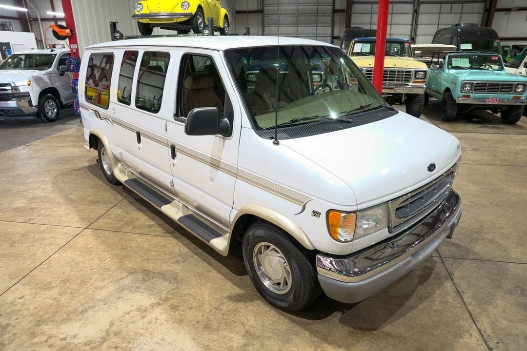 2002 Ford Econoline Van - Image 14 of 31