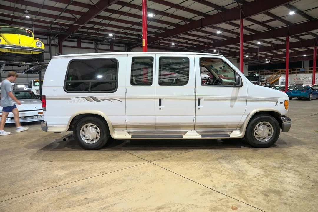 2002 Ford Econoline Van - Image 5 of 10