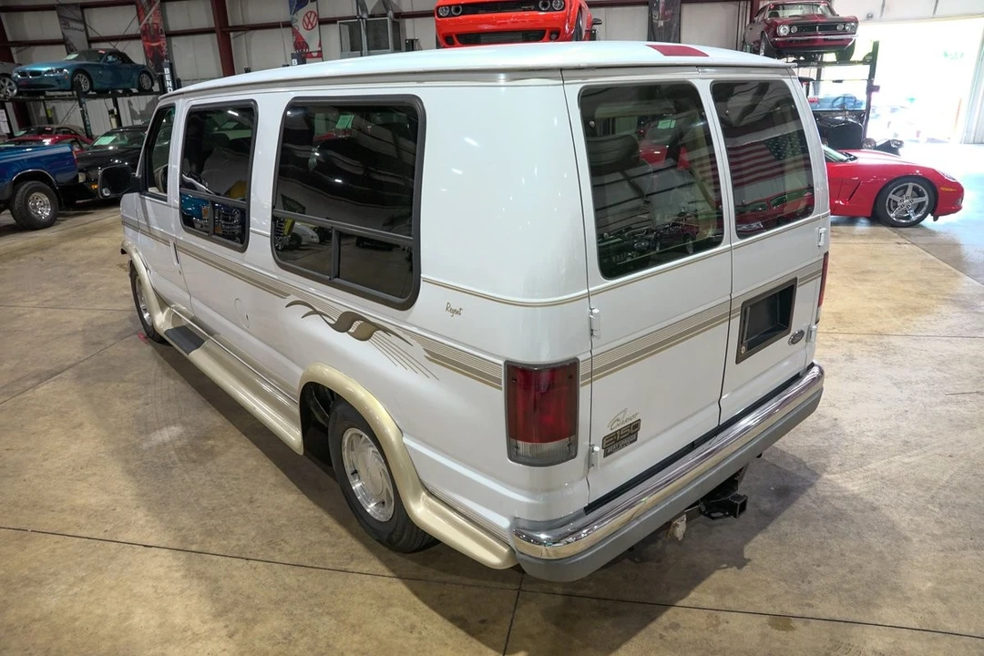2002 Ford Econoline Van - Image 16 of 31