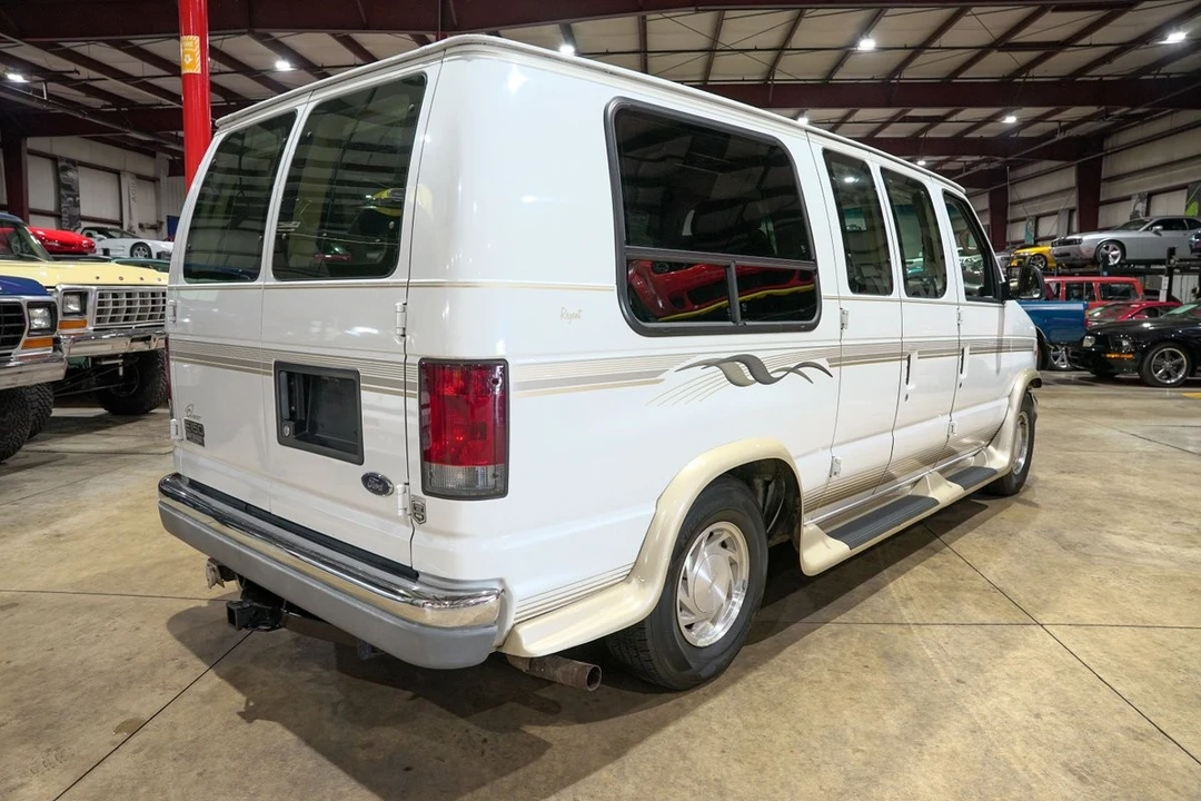 2002 Ford Econoline Van - Image 8 of 31