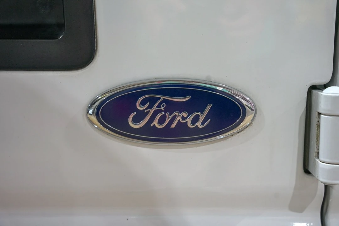 2002 Ford Econoline Van - Image 23 of 31