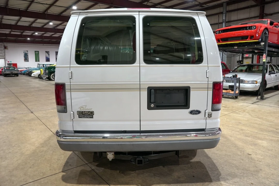 2002 Ford Econoline Van - Image 3 of 10