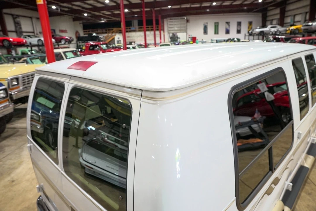 2002 Ford Econoline Van - Image 19 of 31