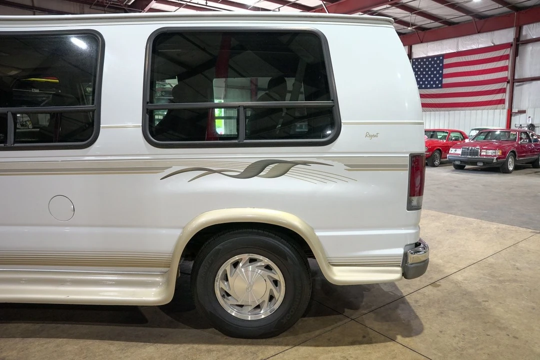 2002 Ford Econoline Van - Image 5 of 31