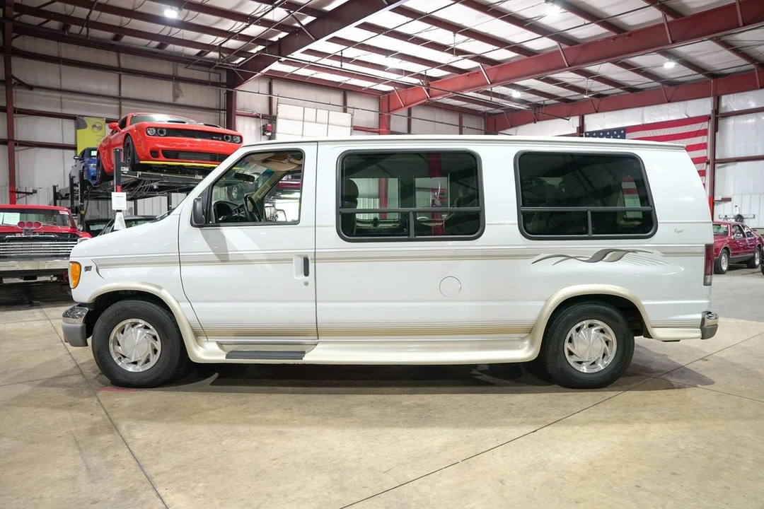 2002 Ford Econoline Van - Image 4 of 31