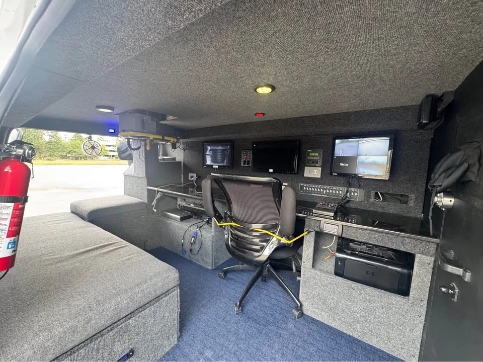 2002 Ford Econoline Van - Image 10 of 21