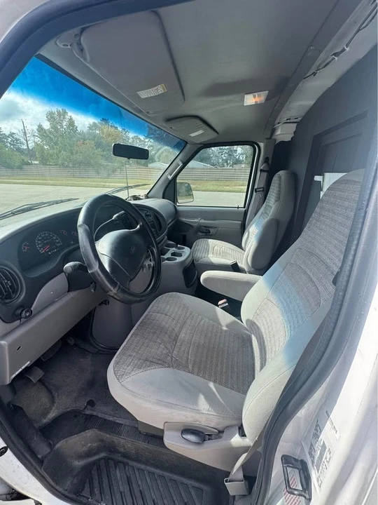 2002 Ford Econoline Van - Image 19 of 21