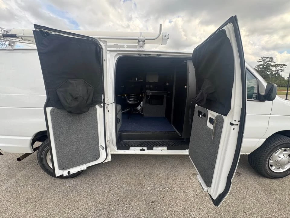 2002 Ford Econoline Van - Image 9 of 21