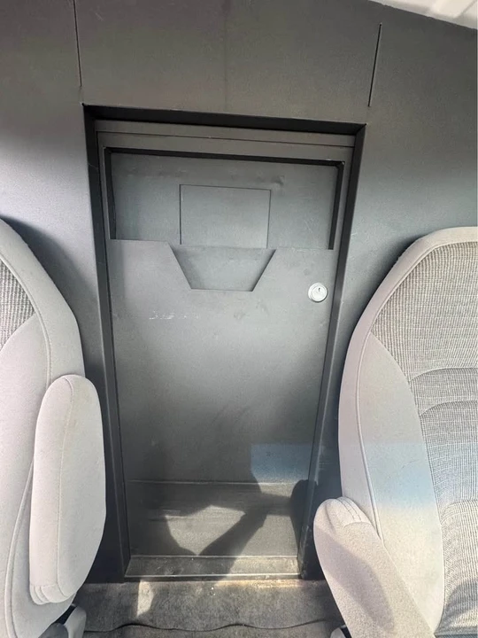 2002 Ford Econoline Van - Image 18 of 21