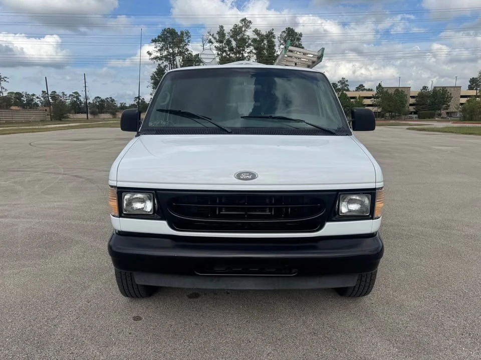 2002 Ford Econoline Van - Image 2 of 21