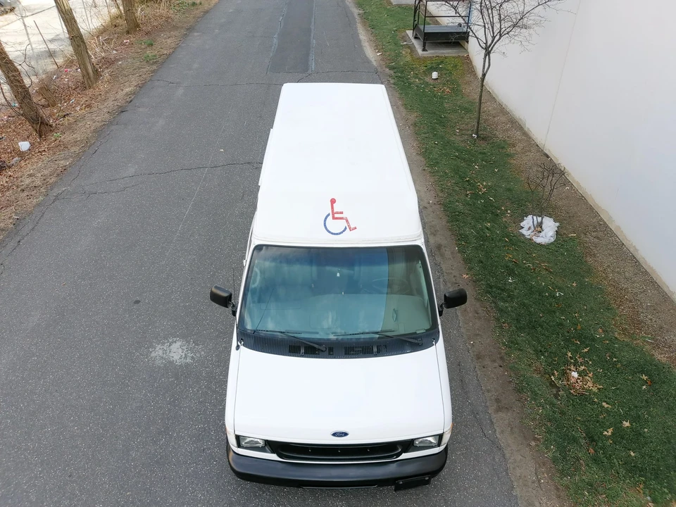2002 Ford Econoline Van - Image 9 of 21