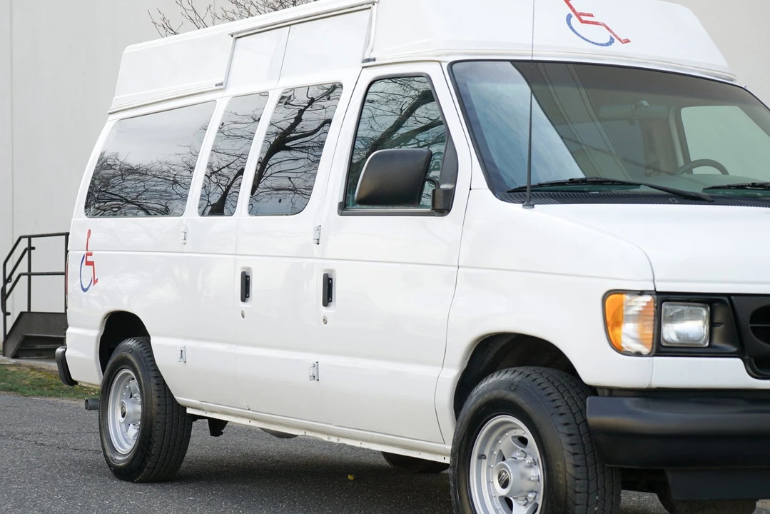 2002 Ford Econoline Van - Image 21 of 21