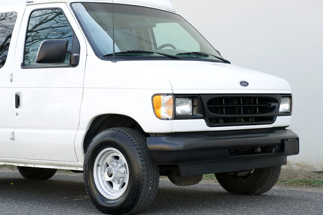 2002 Ford Econoline Van - Image 19 of 21