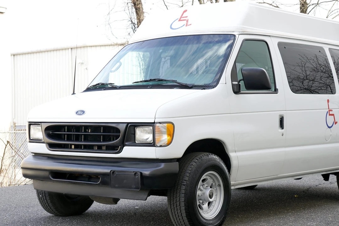 2002 Ford Econoline Van - Image 17 of 21