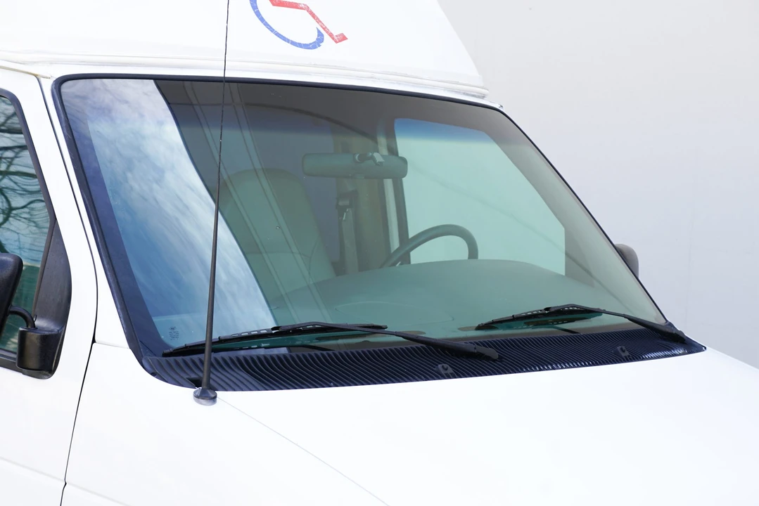 2002 Ford Econoline Van - Image 20 of 21