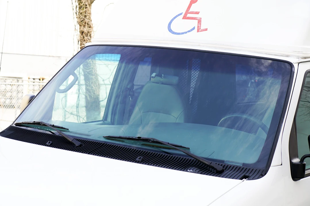 2002 Ford Econoline Van - Image 16 of 21