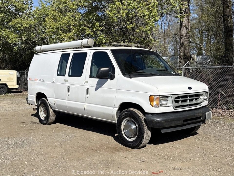 2002 Ford Econoline Van - Image 2 of 12