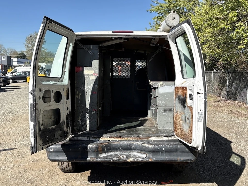 2002 Ford Econoline Van - Image 10 of 12