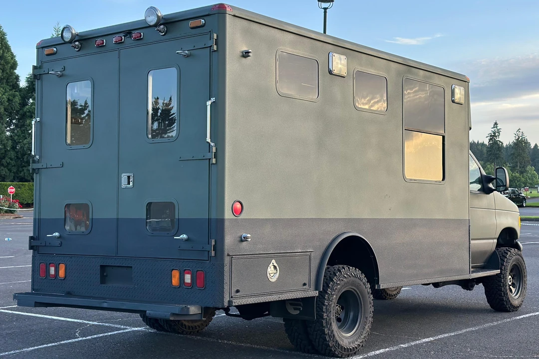 2002 Ford Econoline Van - Image 4 of 31