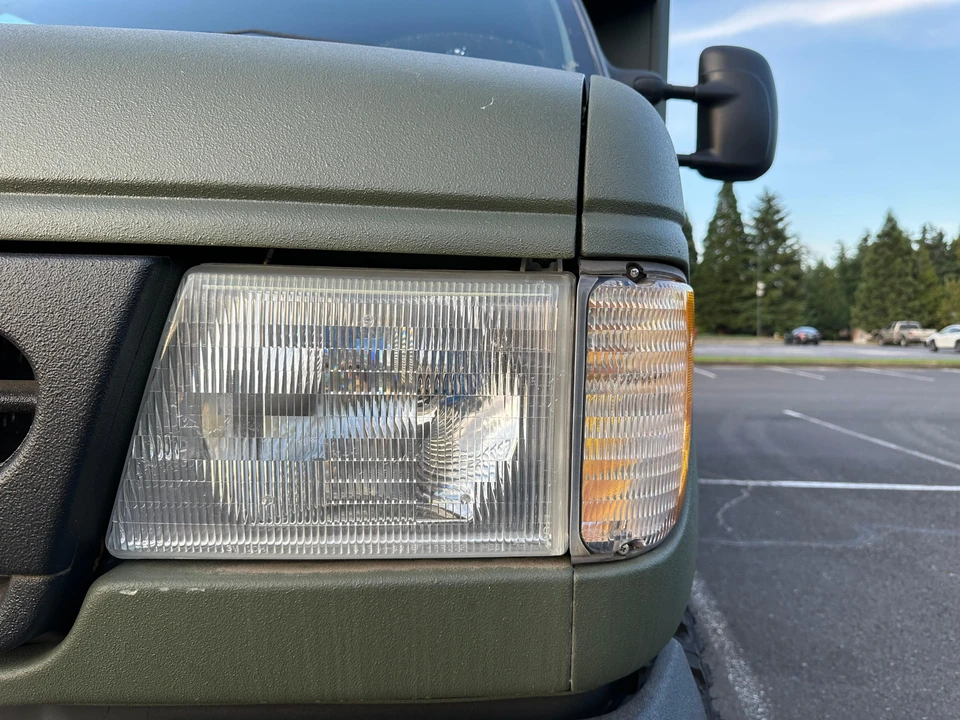 2002 Ford Econoline Van - Image 28 of 31
