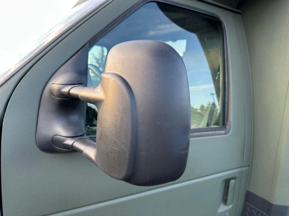 2002 Ford Econoline Van - Image 30 of 31