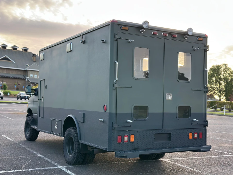 2002 Ford Econoline Van - Image 8 of 31