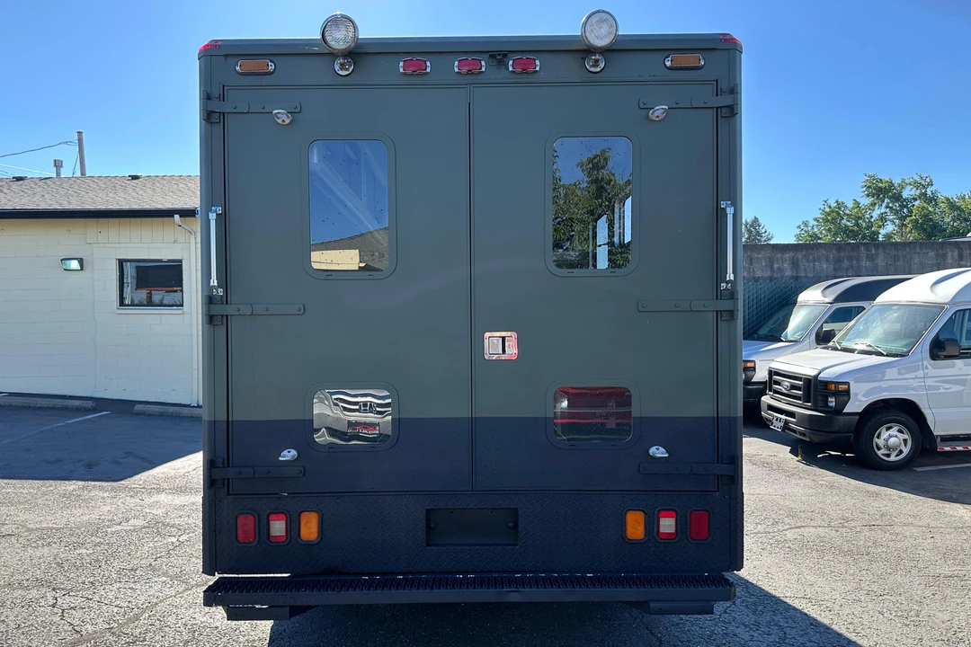 2002 Ford Econoline Van - Image 5 of 31