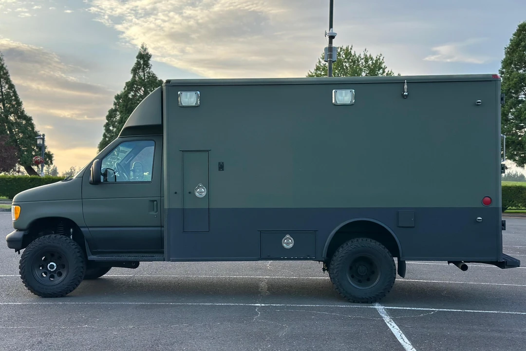 2002 Ford Econoline Van - Image 3 of 31