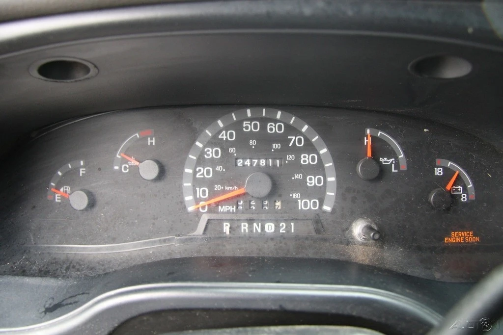 2002 Ford Econoline Van - Image 16 of 21
