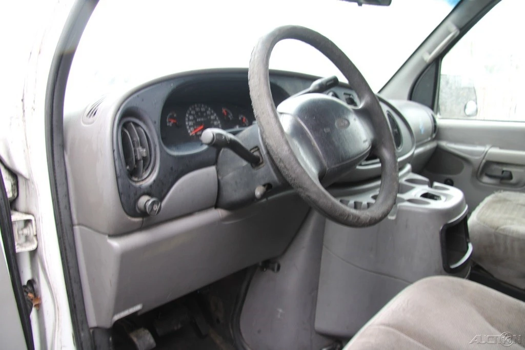 2002 Ford Econoline Van - Image 14 of 21