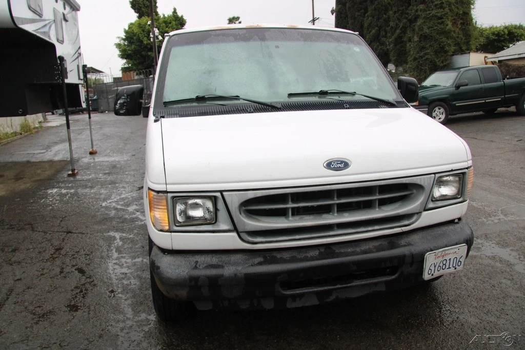2002 Ford Econoline Van - Image 9 of 21