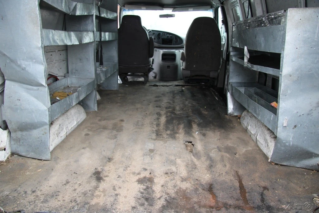 2002 Ford Econoline Van - Image 20 of 21