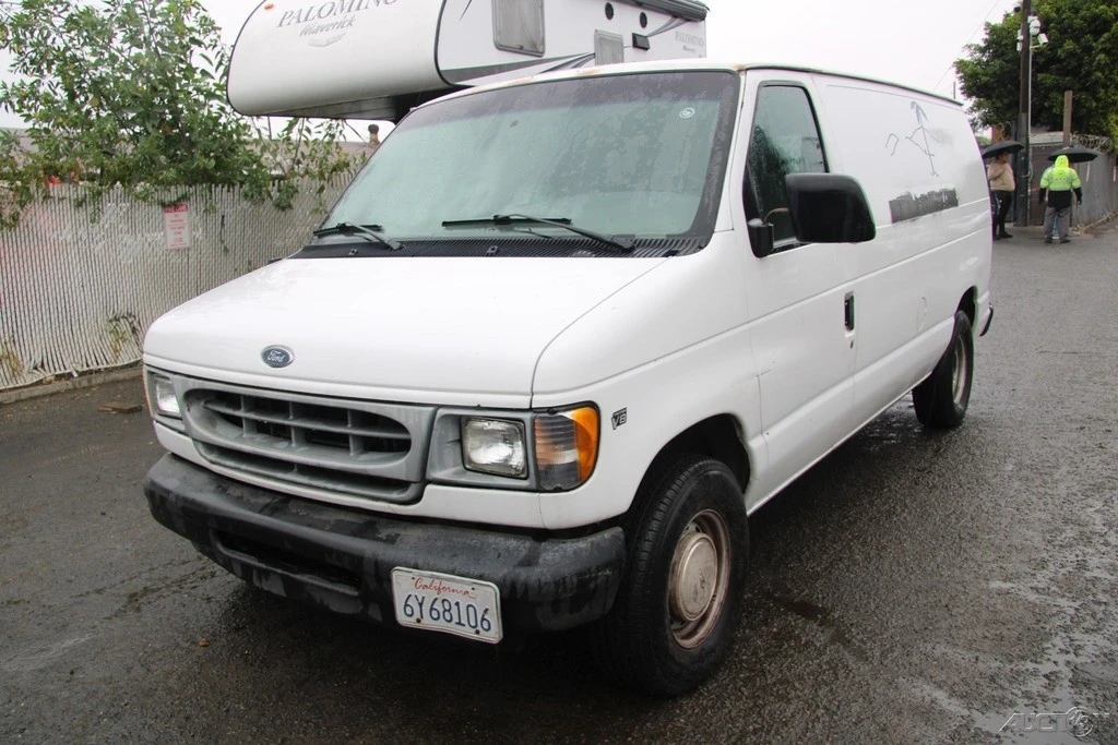2002 Ford Econoline Van - Image 2 of 21
