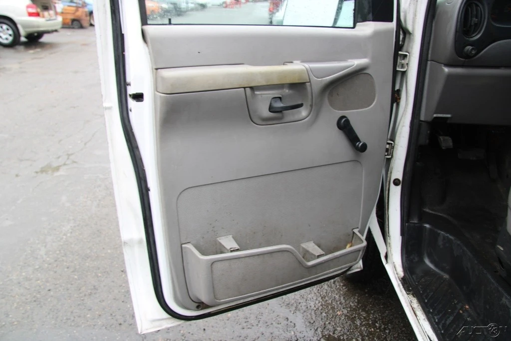 2002 Ford Econoline Van - Image 12 of 21