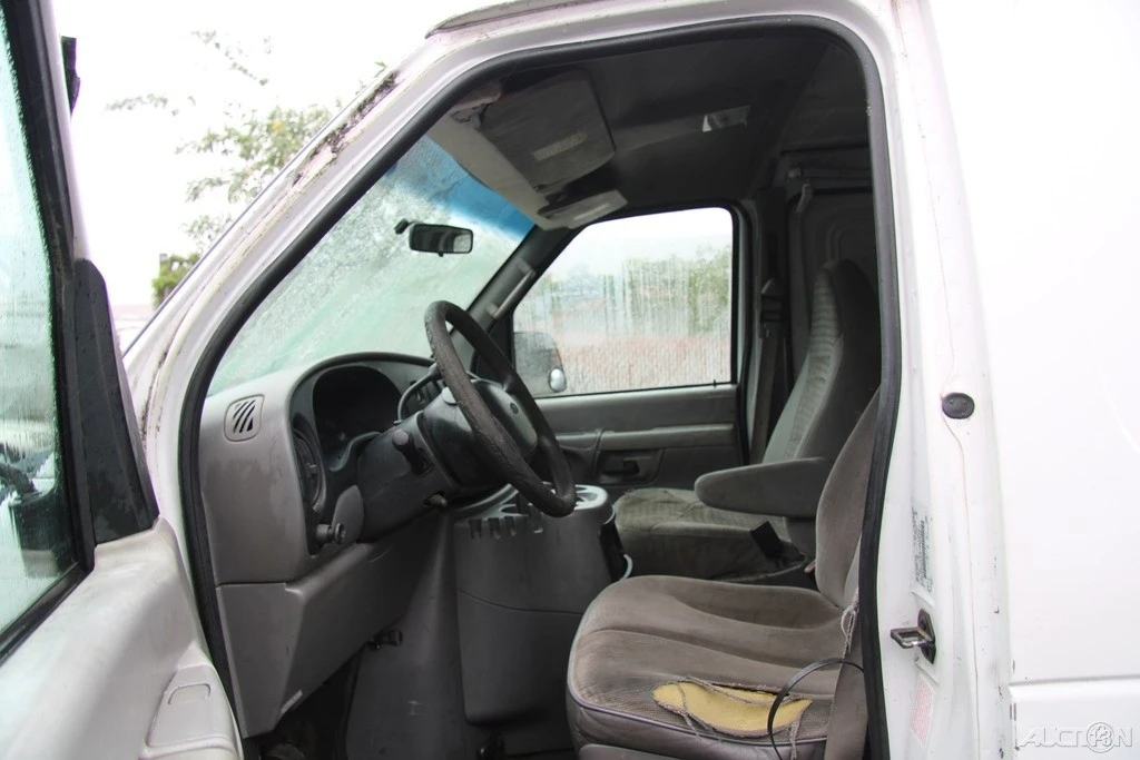 2002 Ford Econoline Van - Image 13 of 21