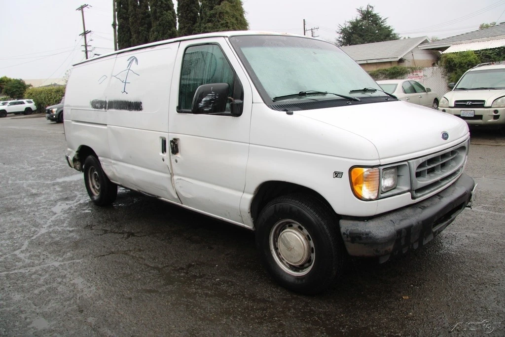 2002 Ford Econoline Van - Image 8 of 21