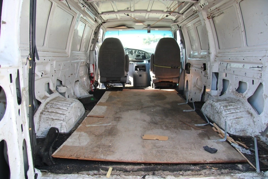 2002 Ford Econoline Van - Image 17 of 21