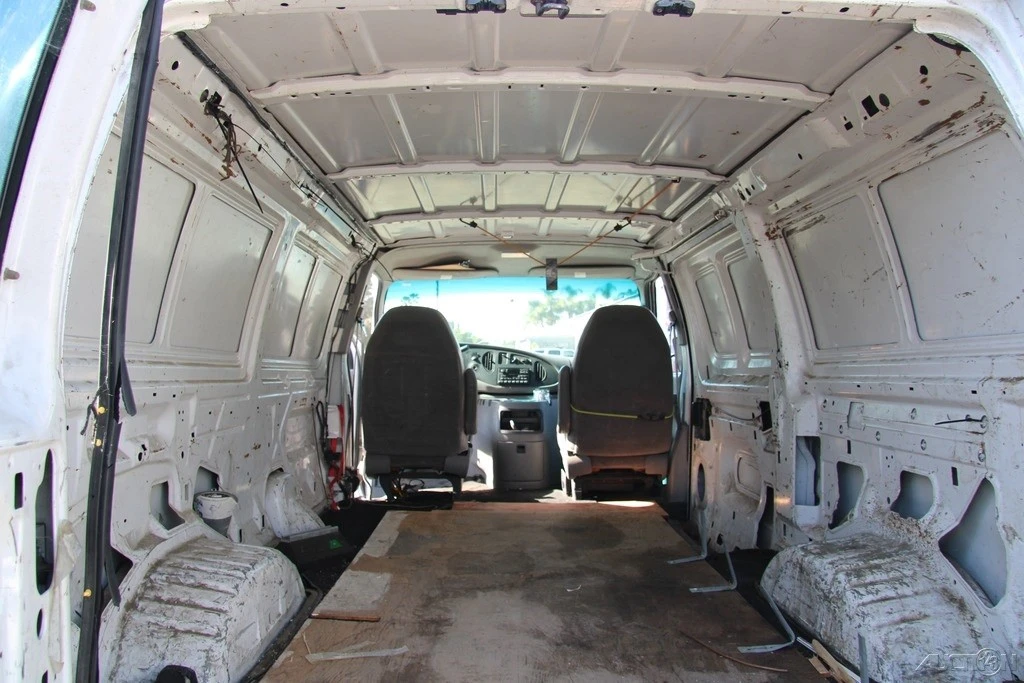2002 Ford Econoline Van - Image 18 of 21
