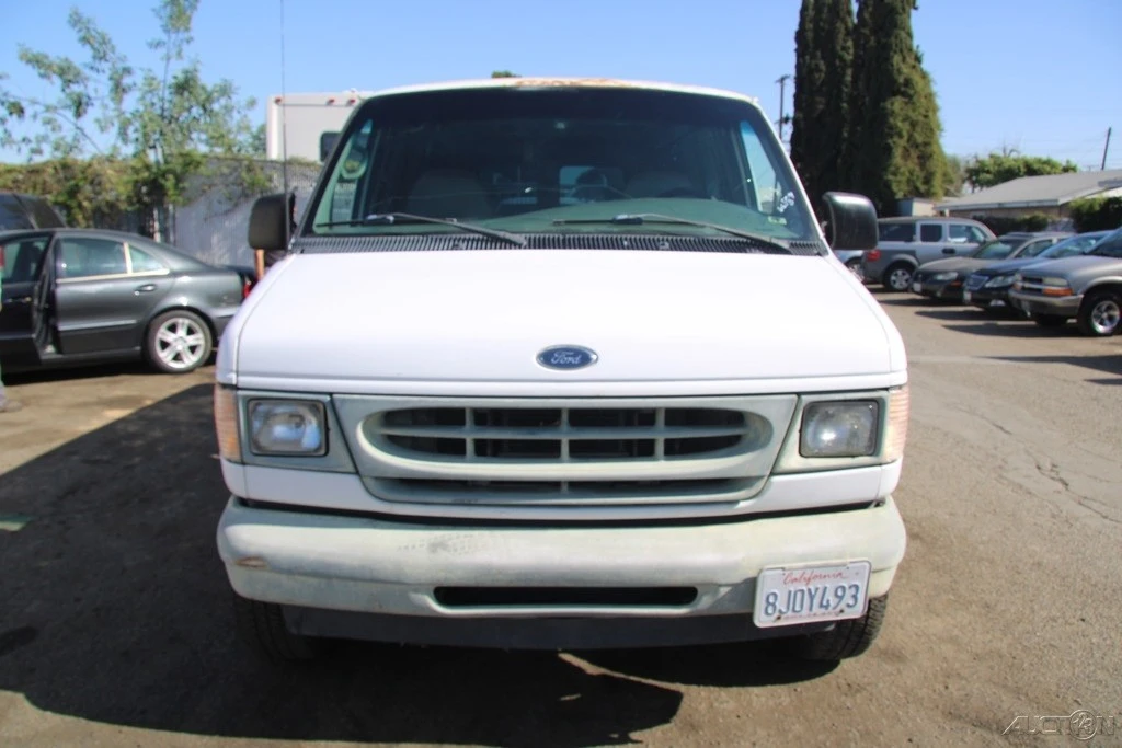 2002 Ford Econoline Van - Image 9 of 21