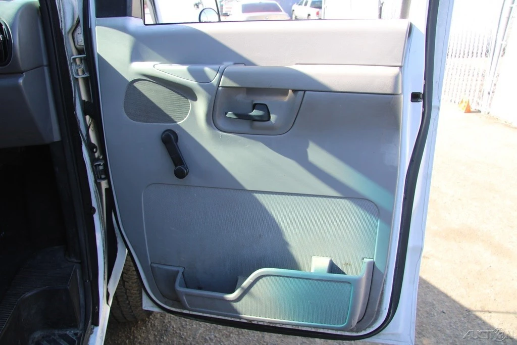 2002 Ford Econoline Van - Image 21 of 21