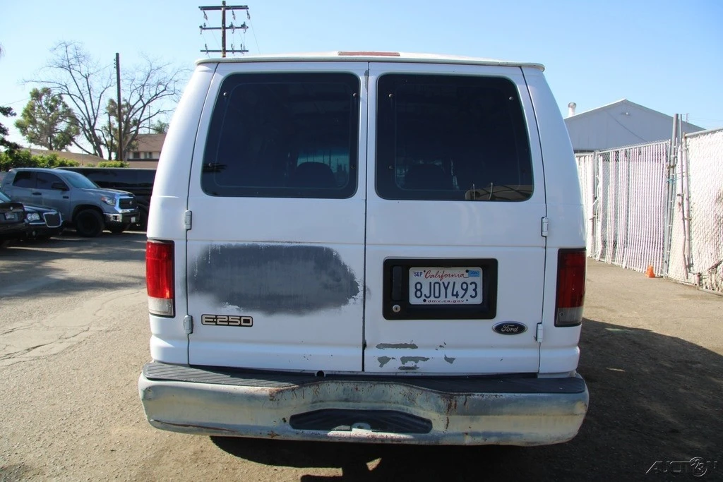 2002 Ford Econoline Van - Image 5 of 21